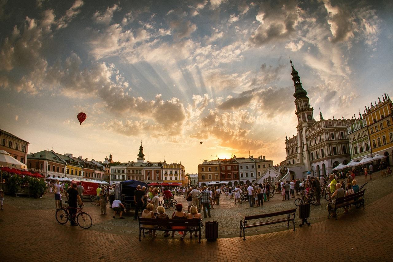 Pokoje Goscinne Osir Zamość Exteriör bild